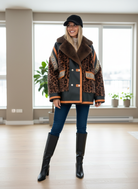 Look VESTE COCO LEO avec fenêtre et plantes